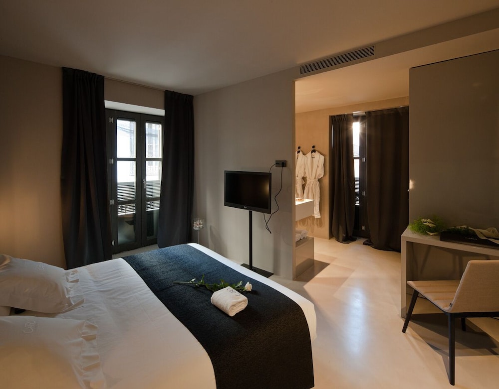 Classic Double or Twin Room - Photo 6