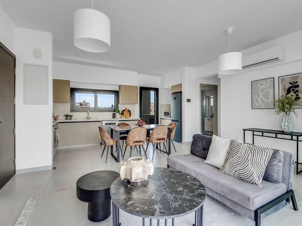 Apartment, 2 Bedrooms, Balcony, City View photo 1