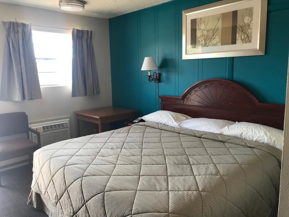 Basic Single Room, 1 King Bed, Non Smoking - Photo 2