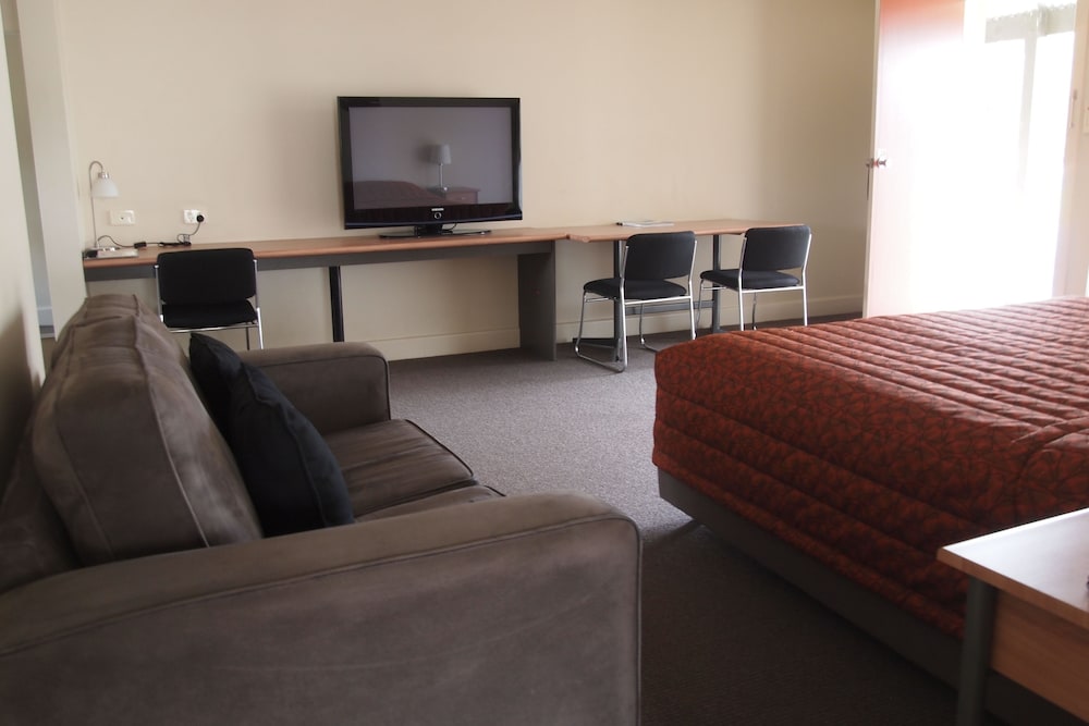 Deluxe Suite, 2 Bedrooms, Patio, Ground Floor photo 3