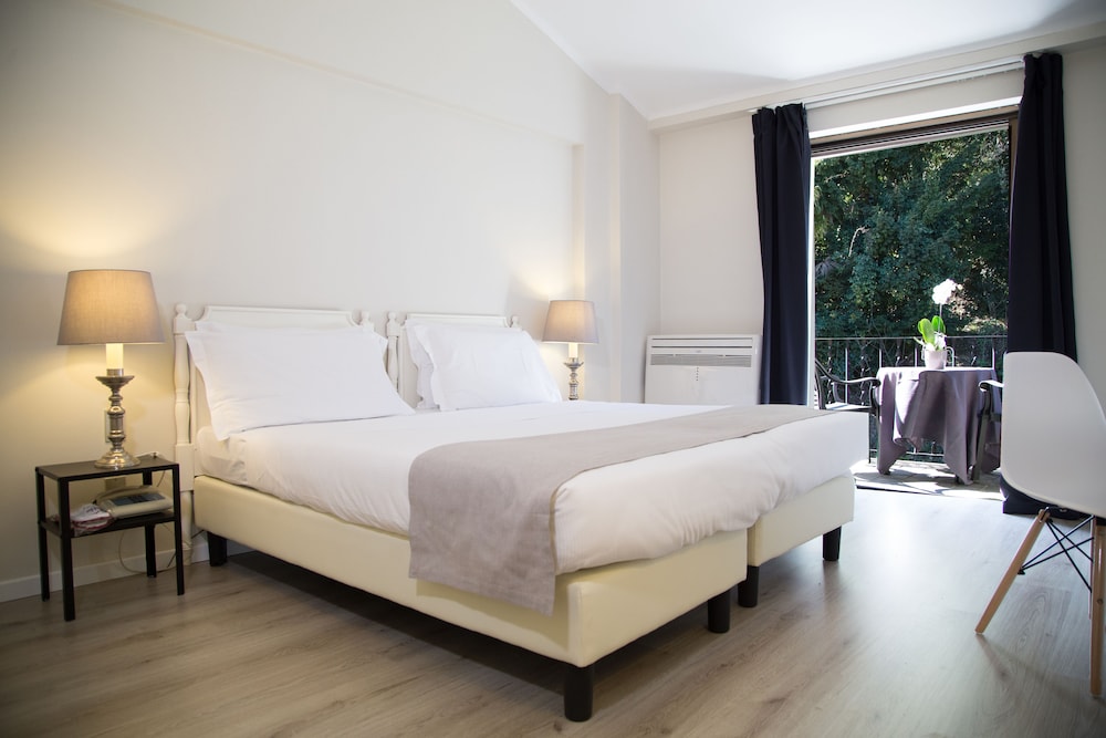 Standard Double Room Single Use photo 2