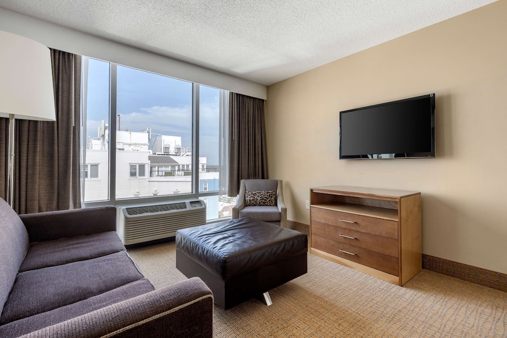 1 BEDROOM CITY VIEW HEARING/ROLL N SHWR - Photo 11