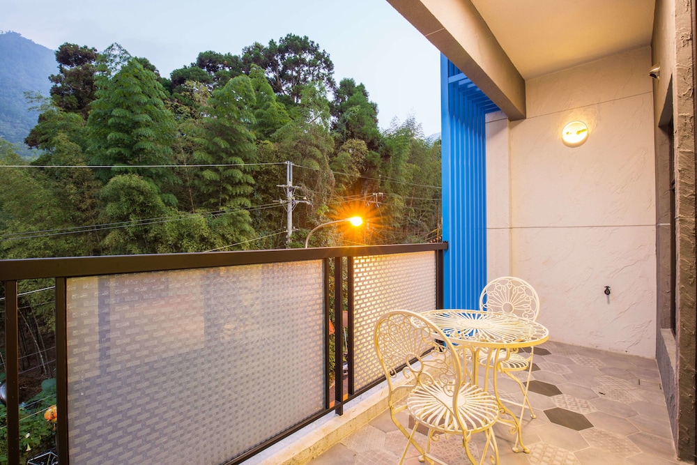 Double Room, Non Smoking (302) photo 2