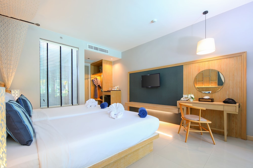 Deluxe Room, Pool Access - Photo 4
