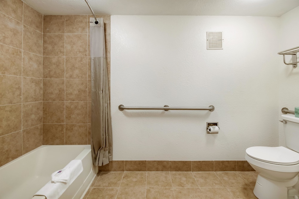 Standard Room, 2 Double Beds, Accessible, Smoking - Photo 7