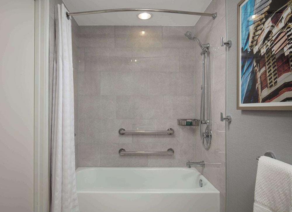 Room, Accessible photo 2