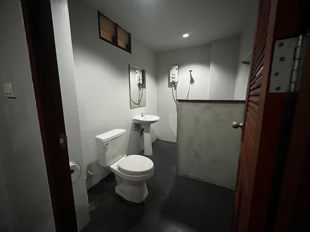 Standard Double Room, City View - Photo 3