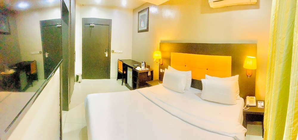 Premier Single Room, City View