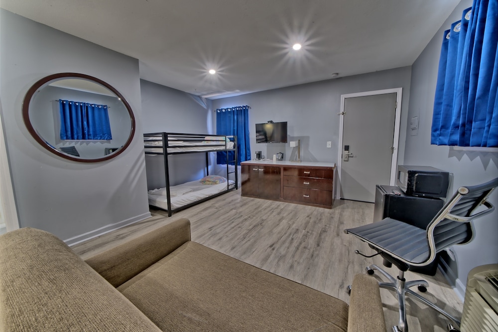 Family Room photo 2