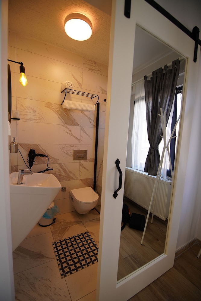 Economy Quadruple Room (Basement Floor) photo 3