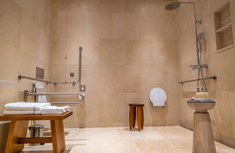 Deluxe Room, 1 King Bed, Accessible