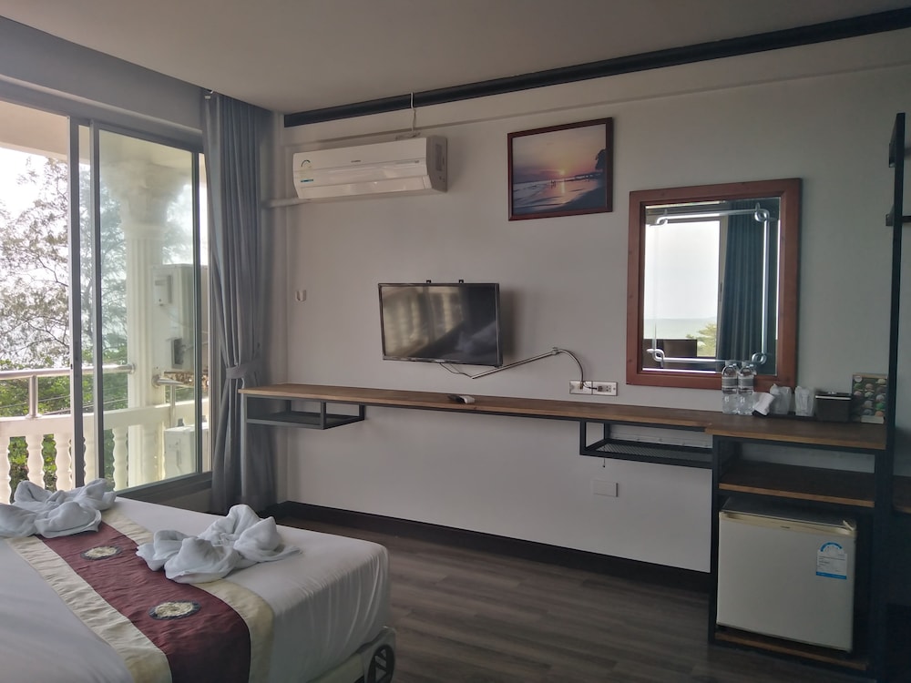 Superior Sea View Room with Balcony photo 2