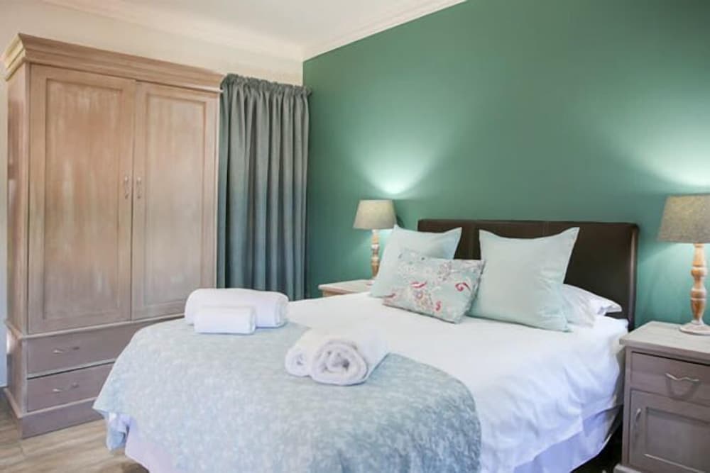 Standard Room, 1 Queen Bed, Accessible photo 2