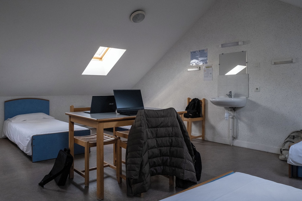 Bed in 5-Bed Male Dormitory - Shared Bathroom photo 1
