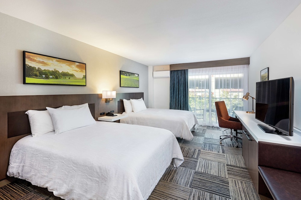 Room, 2 Queen Beds, Accessible (Roll-In Shower)