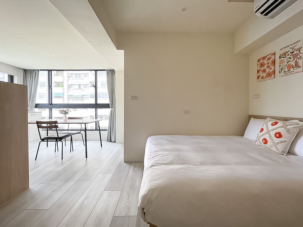 Deluxe Double Room - Photo 21