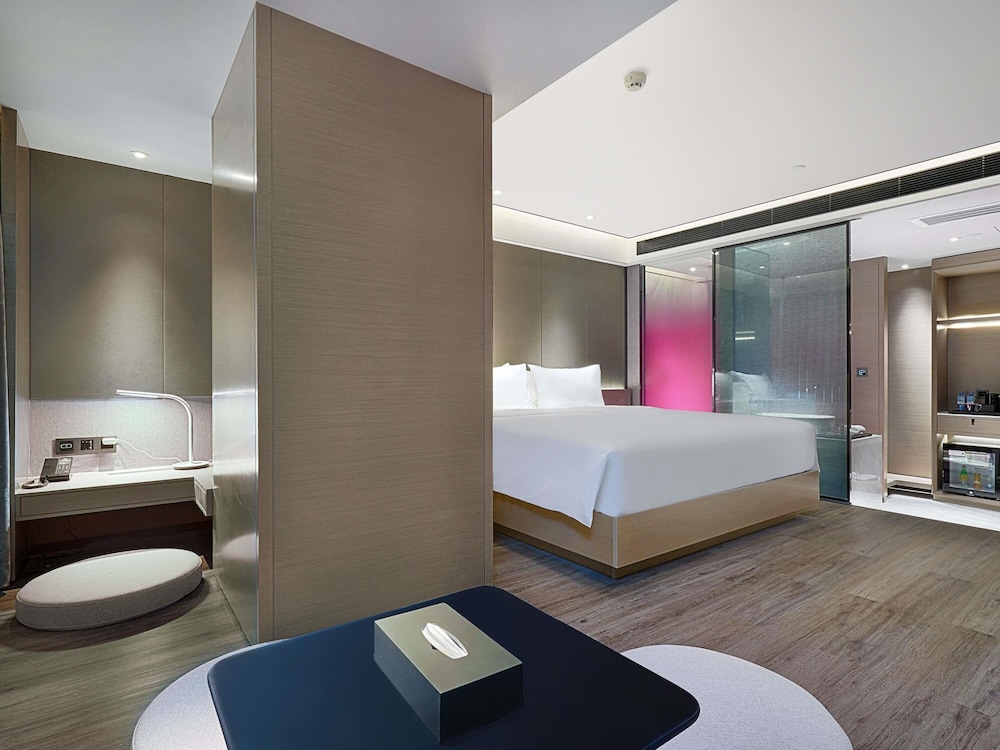 Superior Room, 1 King Bed