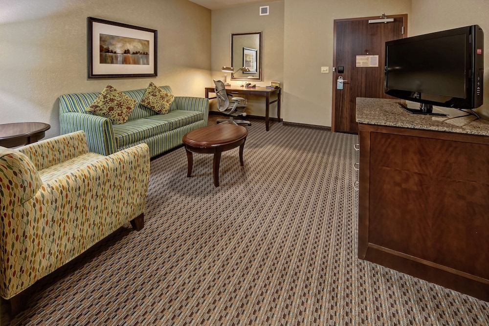 Suite, 1 Bedroom - Photo 1