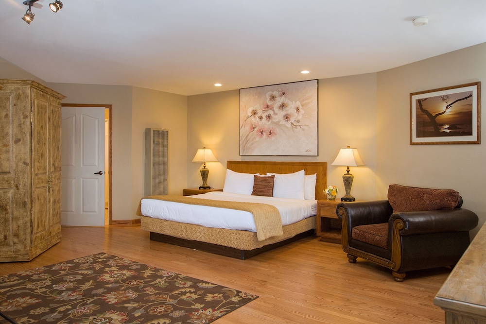 Standard Room, 1 King Bed, Lakeside photo 1