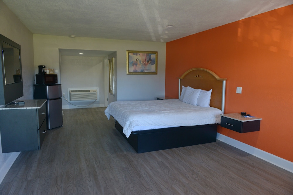 Room, 1 King Bed, Accessible, Non Smoking photo 1