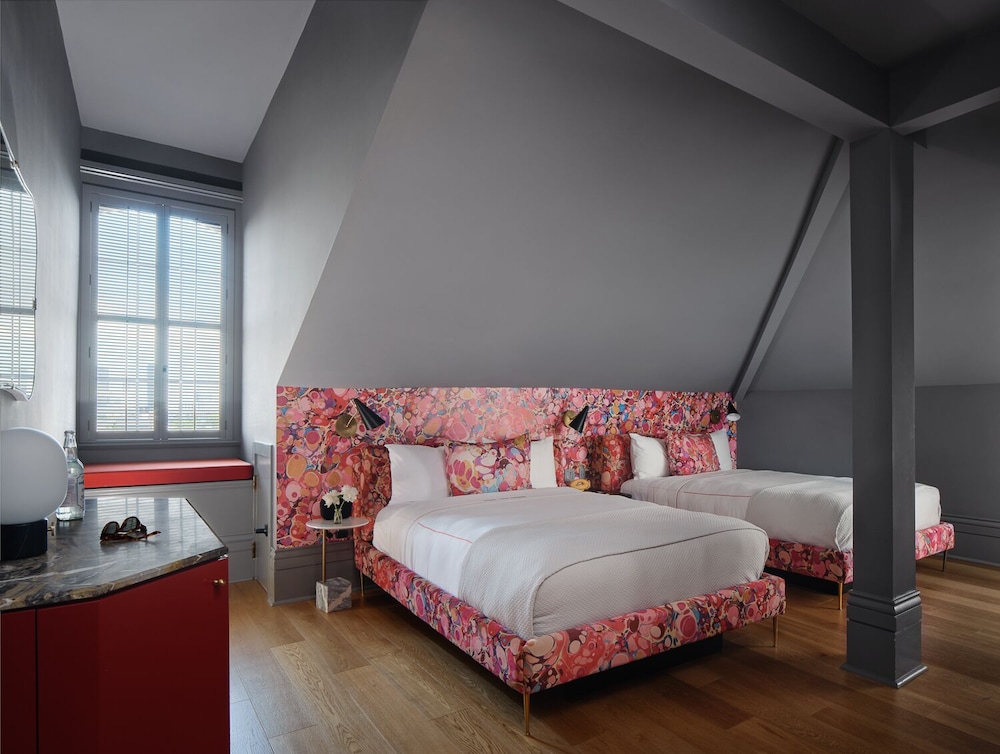 Room, 1 Queen Bed (Magazine Queen) photo 1