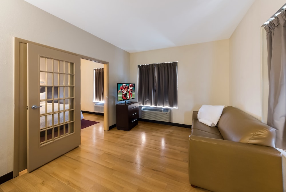 Suite, 1 King Bed with Sofa bed (Smoke Free) - Photo 2