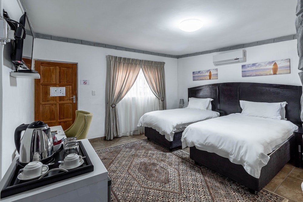 Deluxe Double or Twin Room photo 3