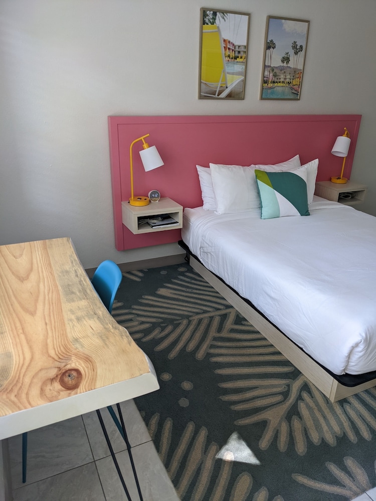 Basic Double Room, 2 Queen Beds