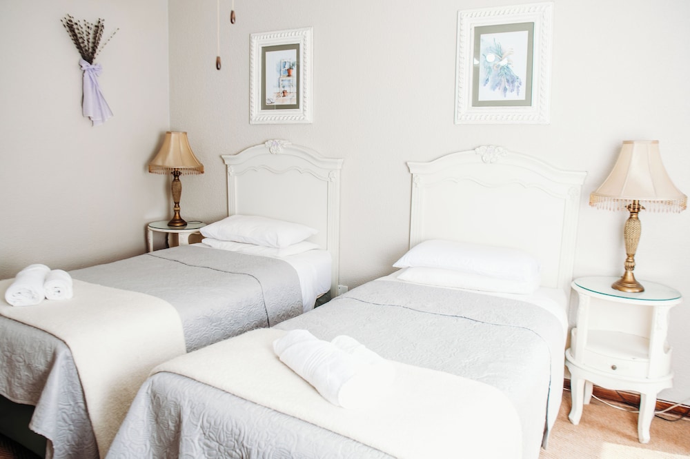 Economy Twin Room photo 1