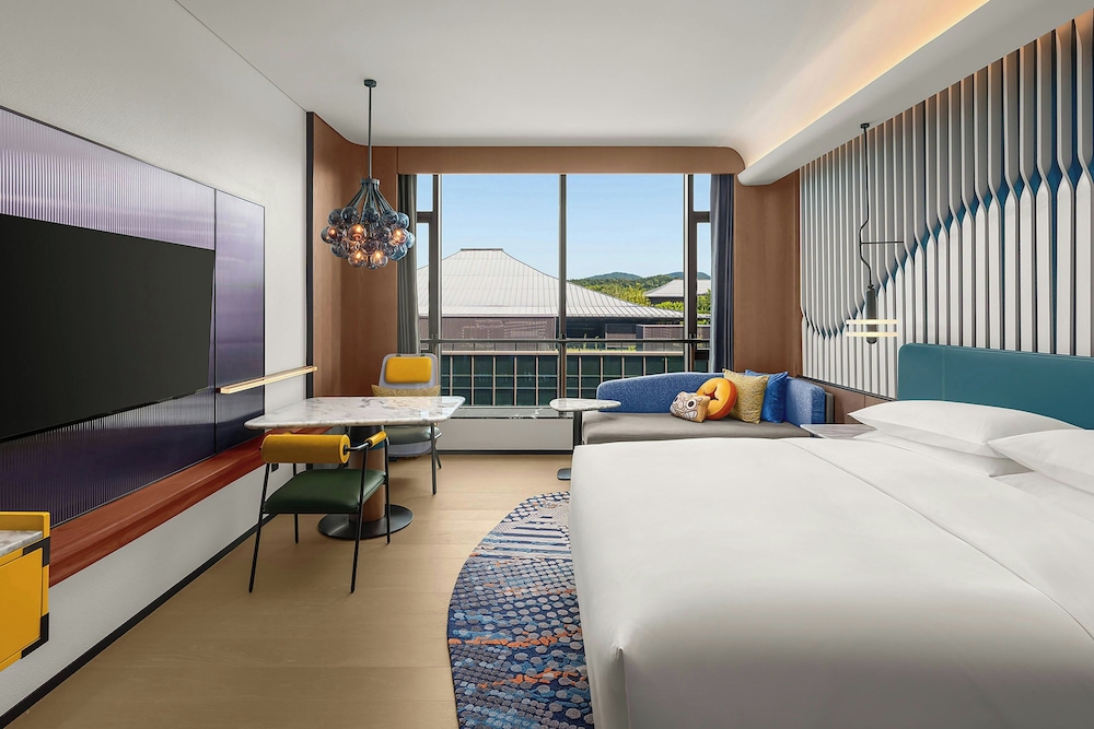 Deluxe Room, 1 King Bed