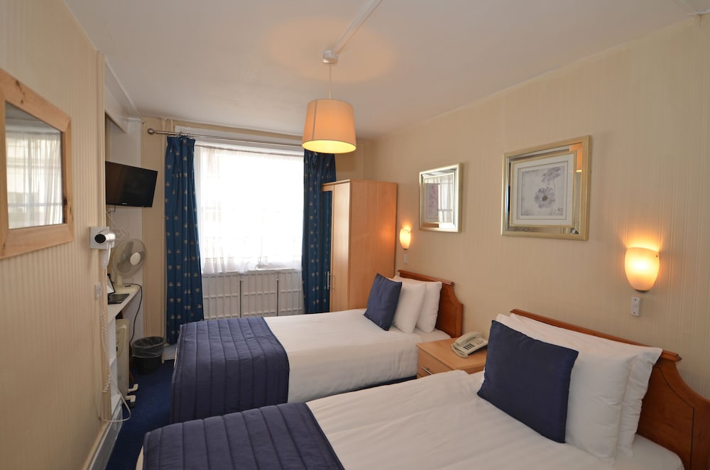 Twin Room, Ensuite photo 2
