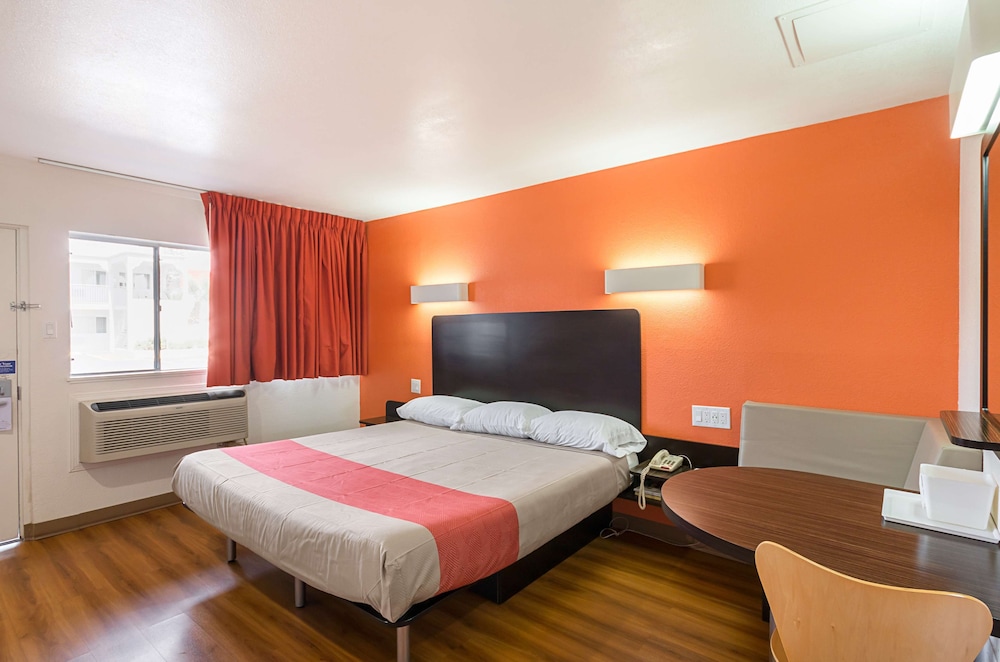 Standard Room, 2 Double Beds, Non Smoking photo 3