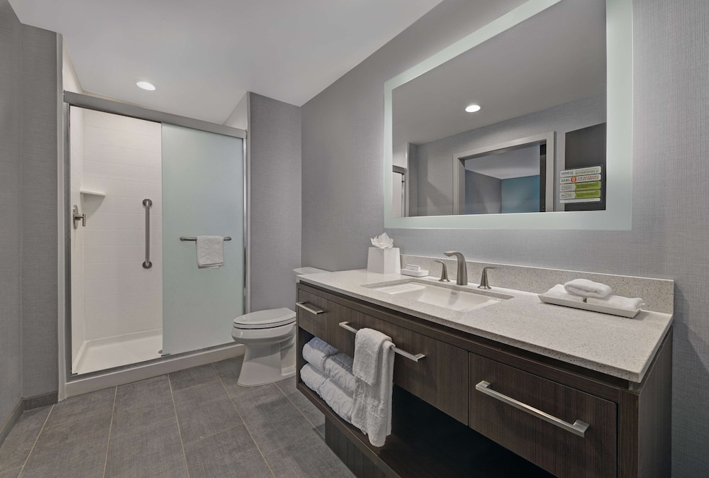 Suite, 1 King Bed, Accessible (Hearing) - Photo 4