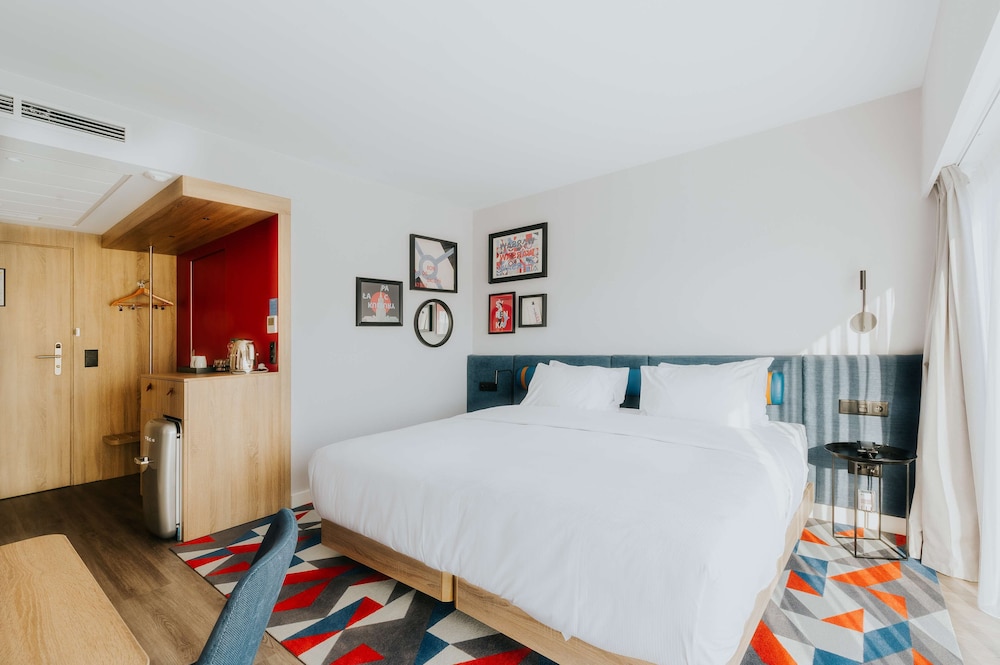 Superior Room, 1 King Bed - Photo 7