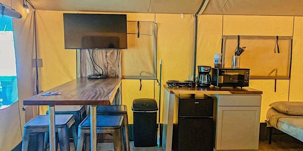 Luxury Tent, 1 Bedroom, Valley View photo 2