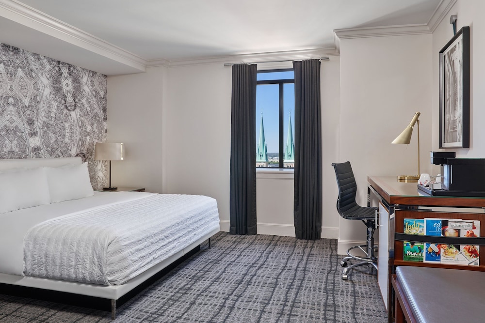Deluxe Room, 1 King Bed (Hearing Accessible) photo 3