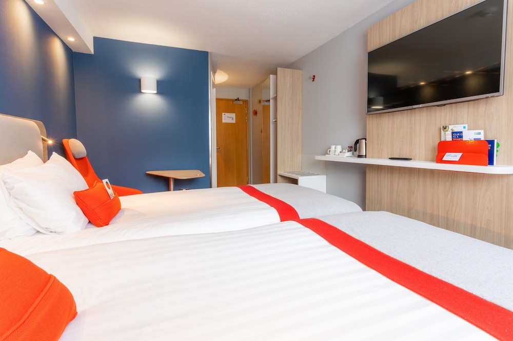 Standard Room, 2 Twin Beds (with Free Hot Breakfast) - Photo 7