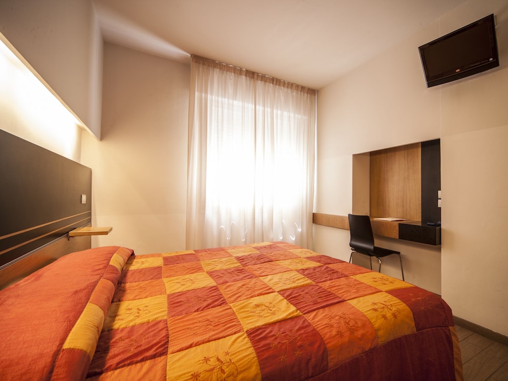 Classic Double or Twin Room photo 2
