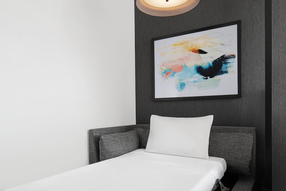 Suite, 1 King Bed with Sofa bed, Accessible (With Shower) - Photo 4