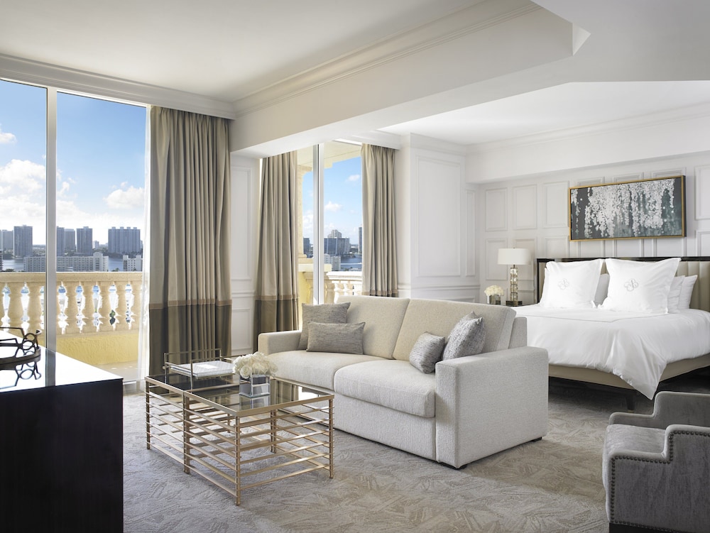 Deluxe Room (Intracoastal)