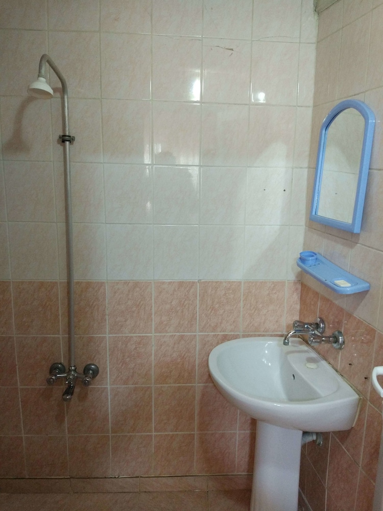 Economy Room, Shared Bathroom photo 2