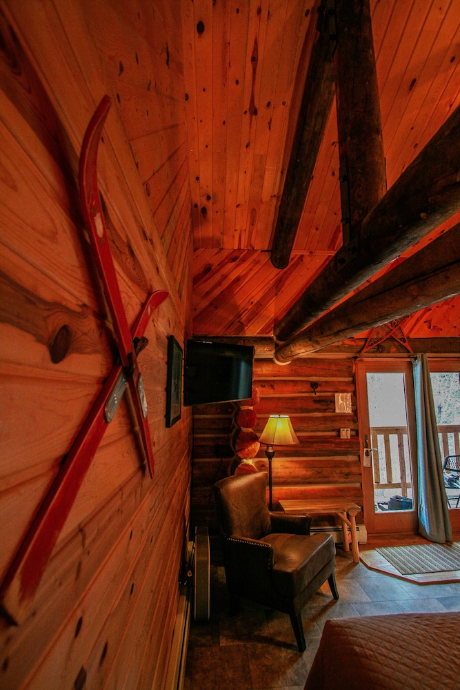 Standard Single Room, 1 Queen Bed, Mountain View (Winter) photo 1
