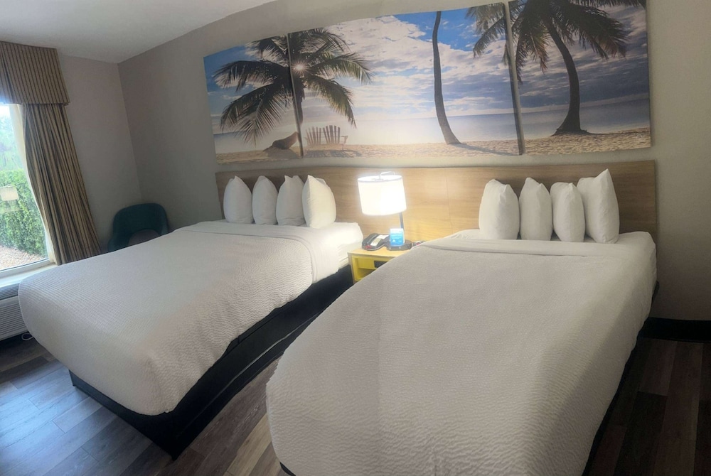 Business Room, 2 Queen Beds, Non Smoking - Photo 2