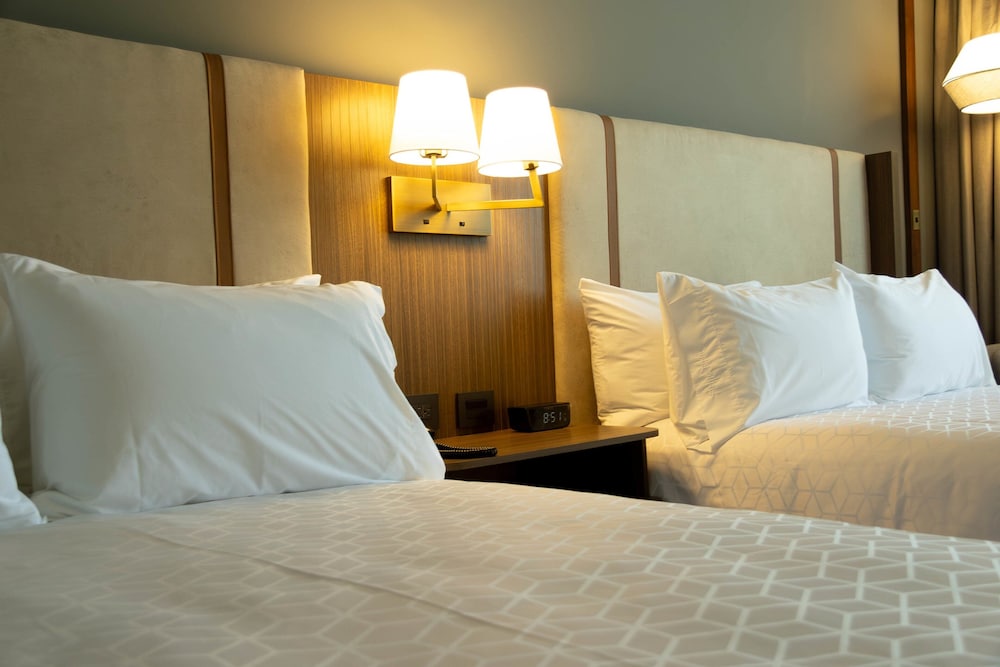Premium Room, 2 Queen Beds - Photo 2