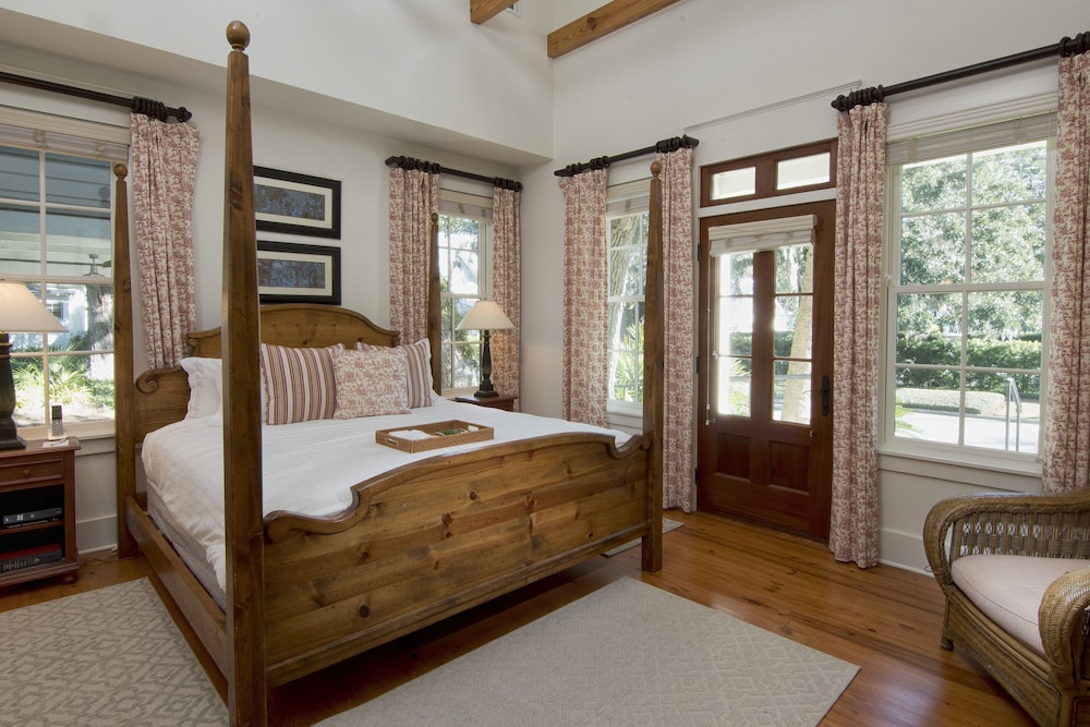 2 Bedroom Wilson Village Home 4