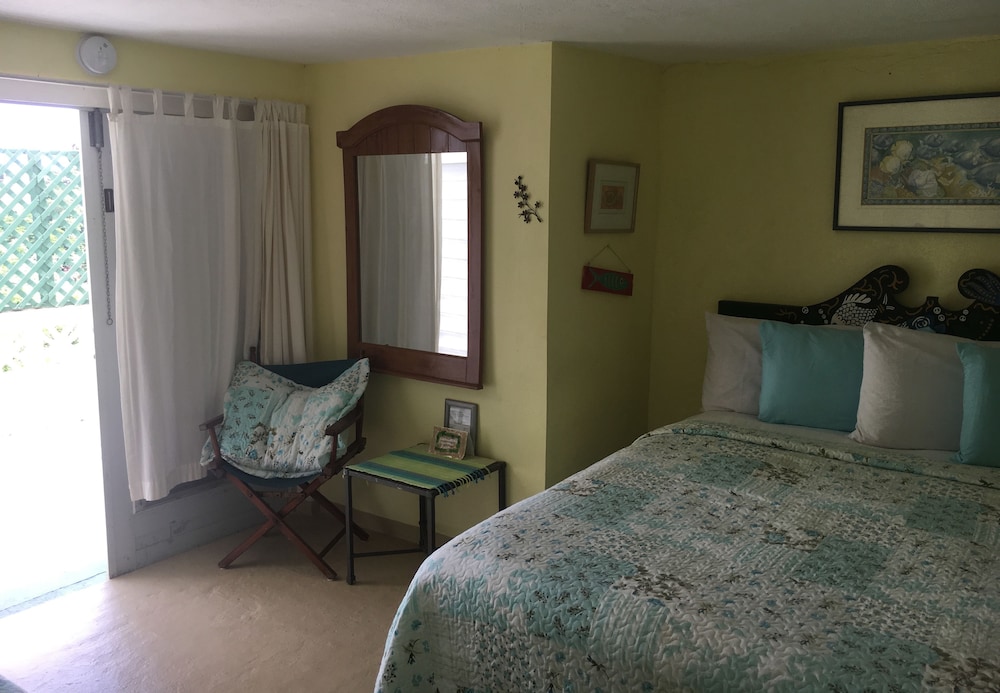 Basic Room, 1 Queen Bed - Photo 5