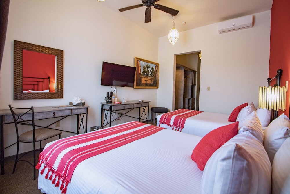Standard Room, 2 Double Beds, Private Bathroom photo 2