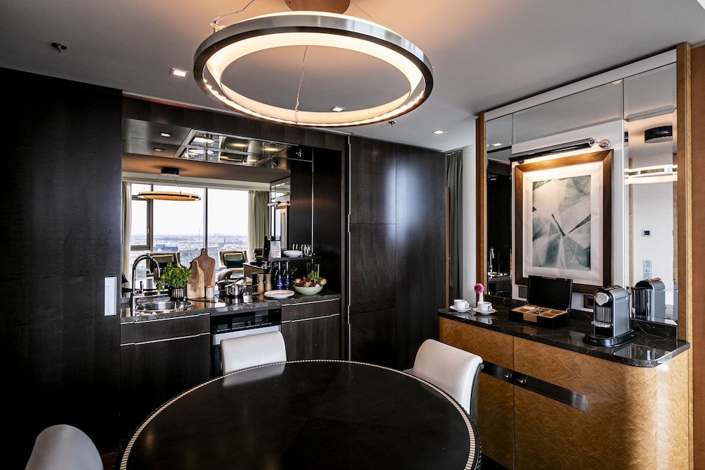 Grand Suite, 1 King Bed, Tower thumbnail 6