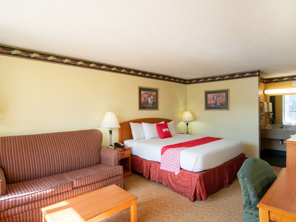 Room, 1 King Bed, Smoking - Photo 1