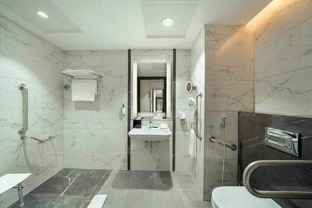 Quadruple Room (Partial Haram View) - Photo 4